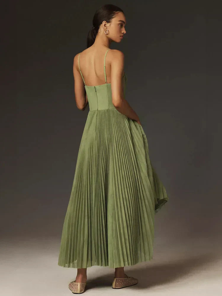 Here’s an SEO-optimized, keyword-rich title for the product:
"Elegante Lange Plissé Jurk Dames – Chic Jurk voor Bruiloft en Feest"
This title incorporates high-search volume keywords while maintaining a focus on the product's attributes and occasions.