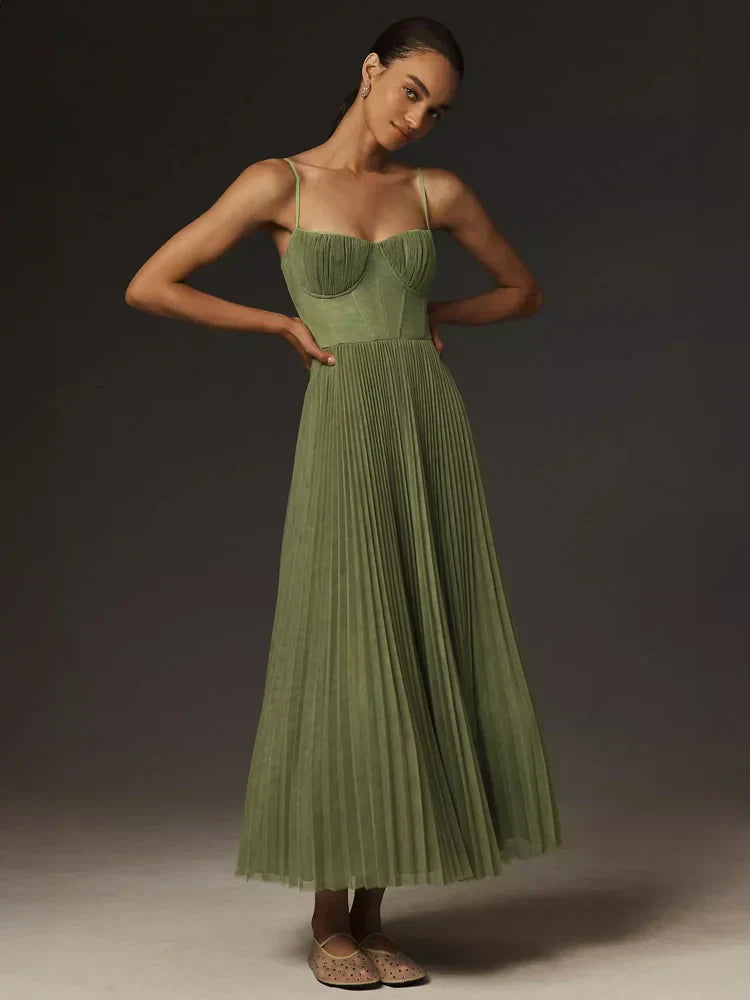 Here’s an SEO-optimized, keyword-rich title for the product:
"Elegante Lange Plissé Jurk Dames – Chic Jurk voor Bruiloft en Feest"
This title incorporates high-search volume keywords while maintaining a focus on the product's attributes and occasions.