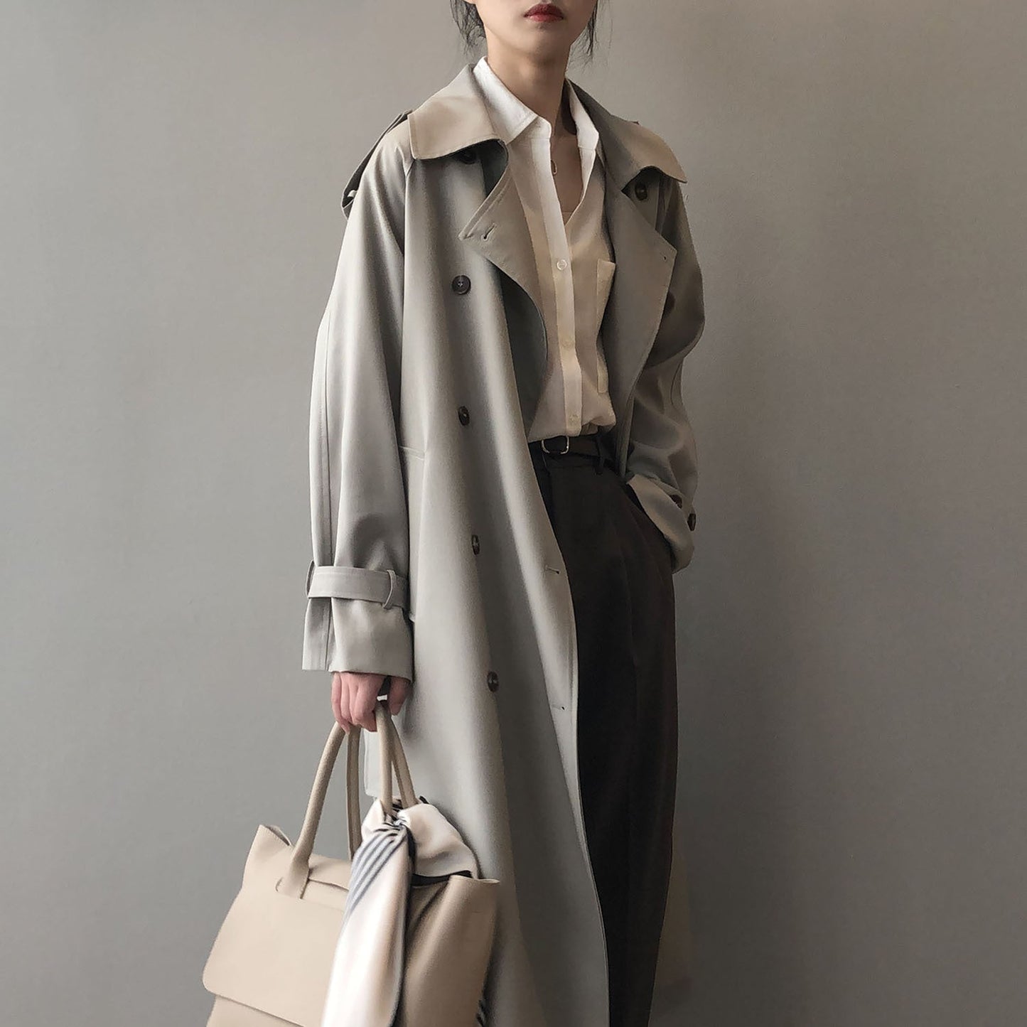 Trenchcoat dames – Dubbelrijige trenchcoat met stijlvolle snit en luxe stof