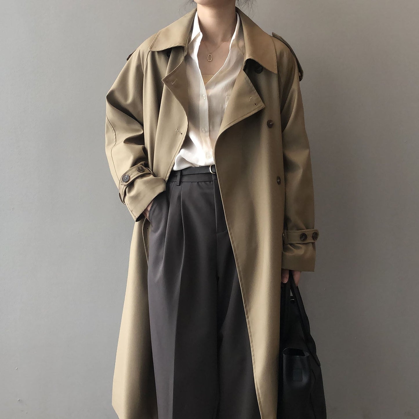 Trenchcoat dames – Dubbelrijige trenchcoat met stijlvolle snit en luxe stof