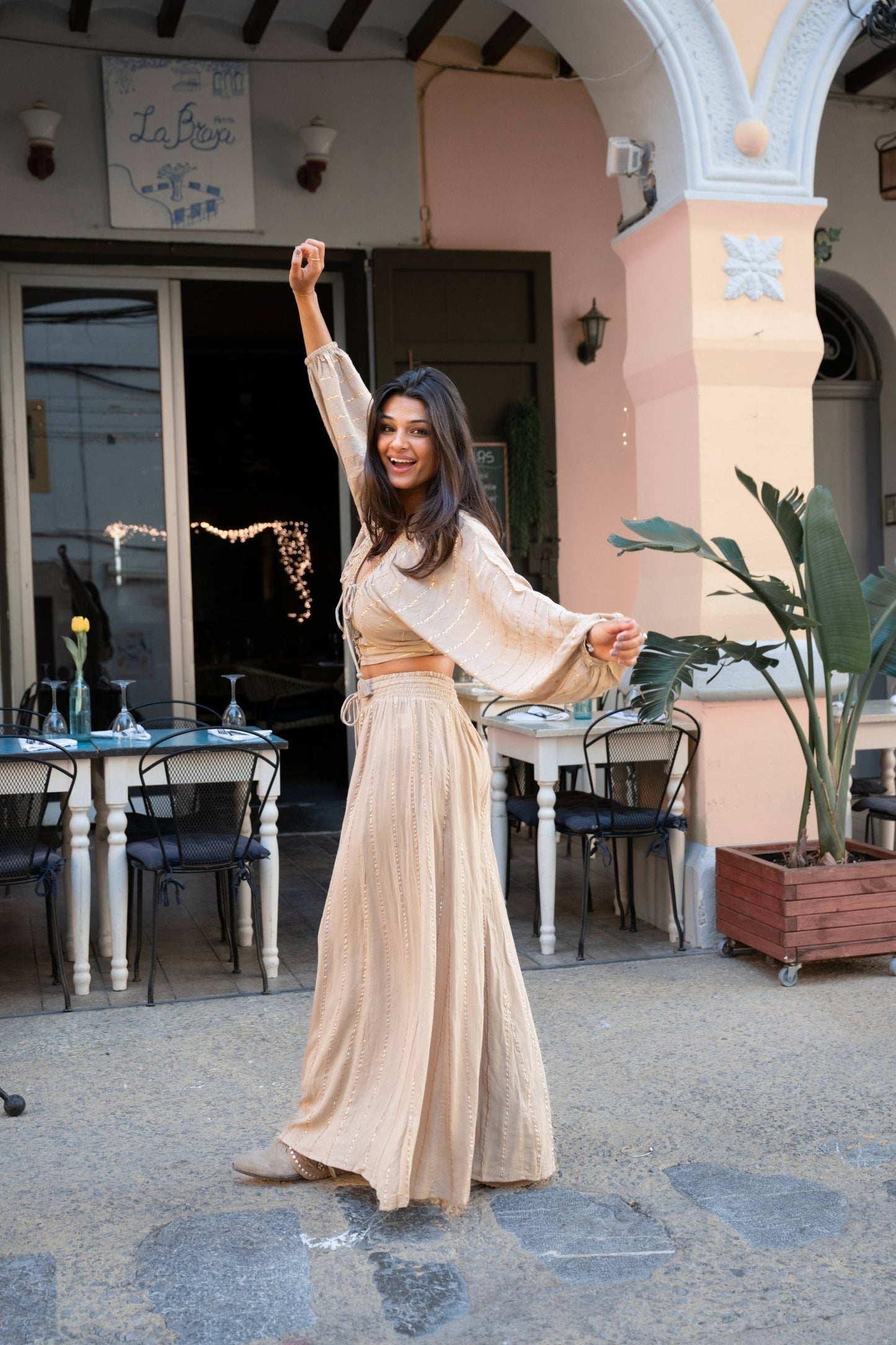 Broek Emika Licht Taupe – Elegante damesbroek van lichtgewicht stof voor casual en chic