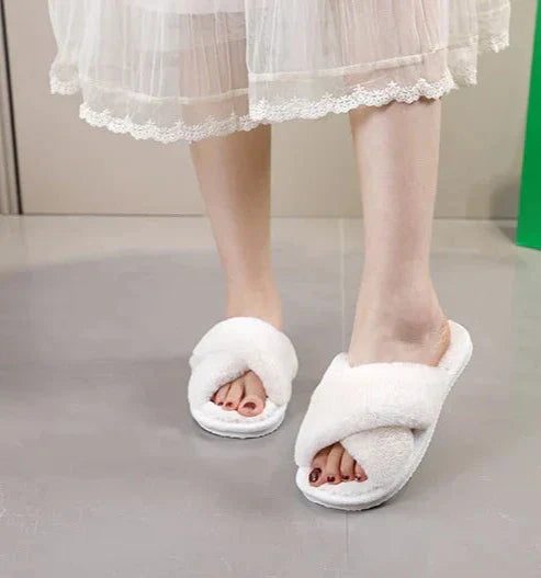 Dames Pantoffels met Kruisriemen – Comfortabele Slippers voor Thuis