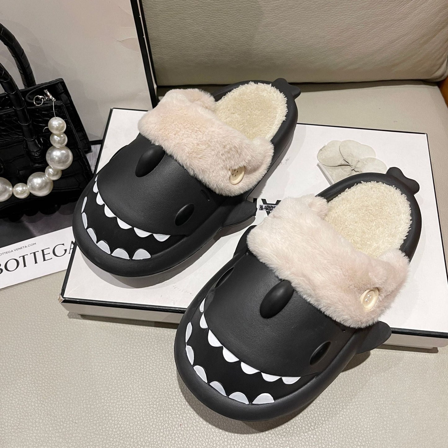 Dames Haifischpantoffels – Comfortabele en trendy pantoffels voor thuis