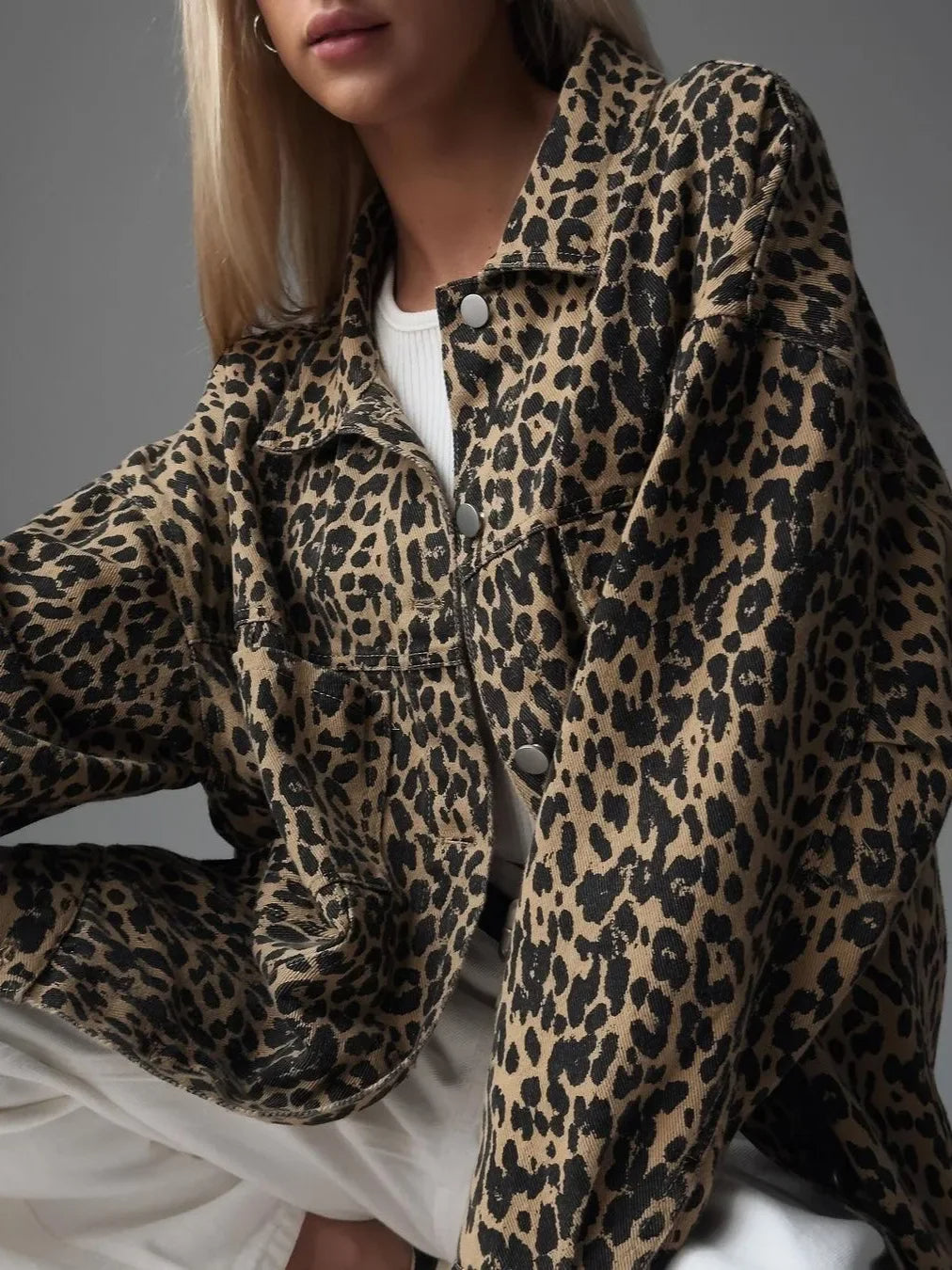 Jeansjack dames – Luipaardprint jasje met trendy design en comfortabele pasvorm