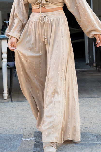 Broek Emika Licht Taupe – Elegante damesbroek van lichtgewicht stof voor casual en chic