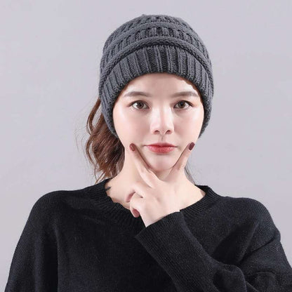 Vrouwen Gebreide Winter Beanie Muts met Opening voor Bun